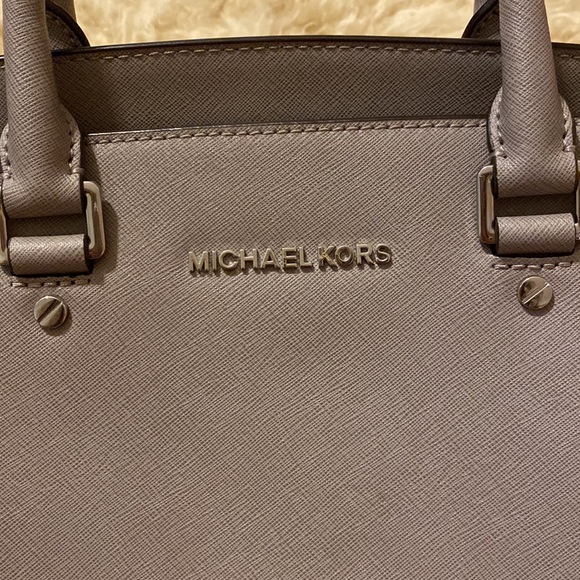 Gray Michael Kors off the shoulder bag - Picture 2 of 3